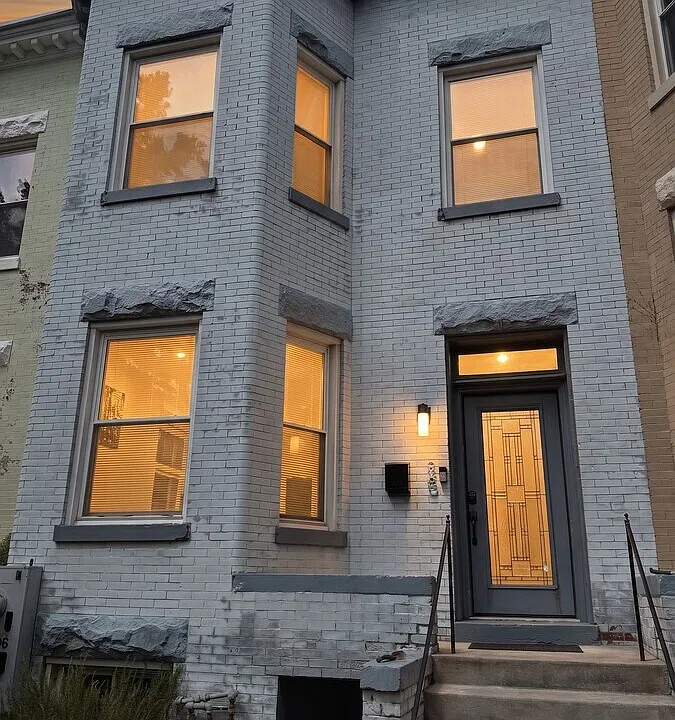 135 Adams St NW