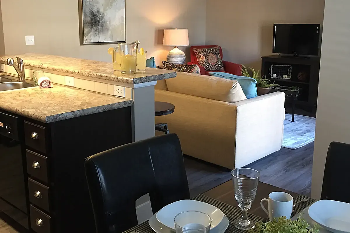 State Street Apartments — Photo 3