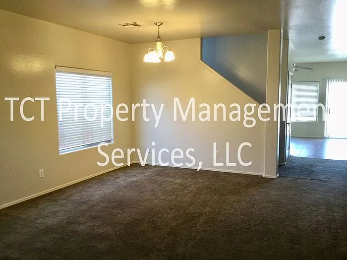 4 bed, 2.5 bath, 2677 sqft, $1,895 — Photo 2