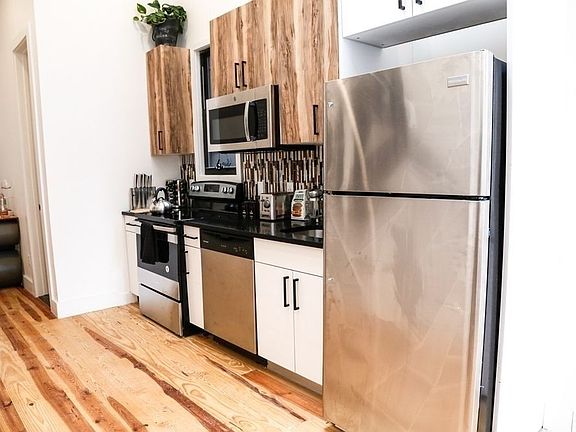 3rd image of 570 Evergreen Ave #2