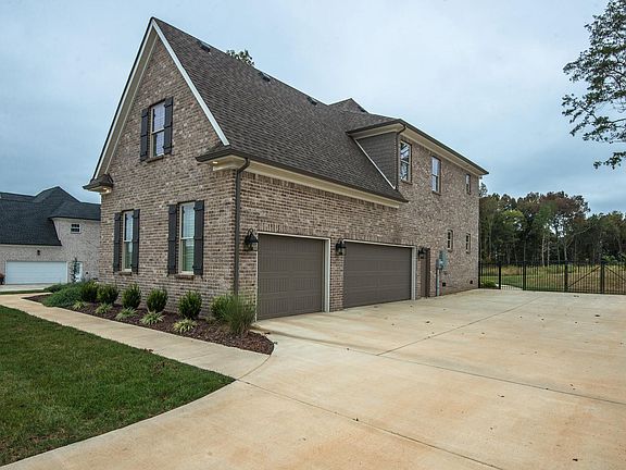 3rd image of 1605 Blueridge Dr