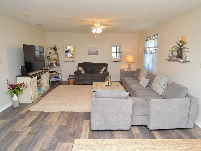 121 Seahorse Dr SE #C — Photo 20