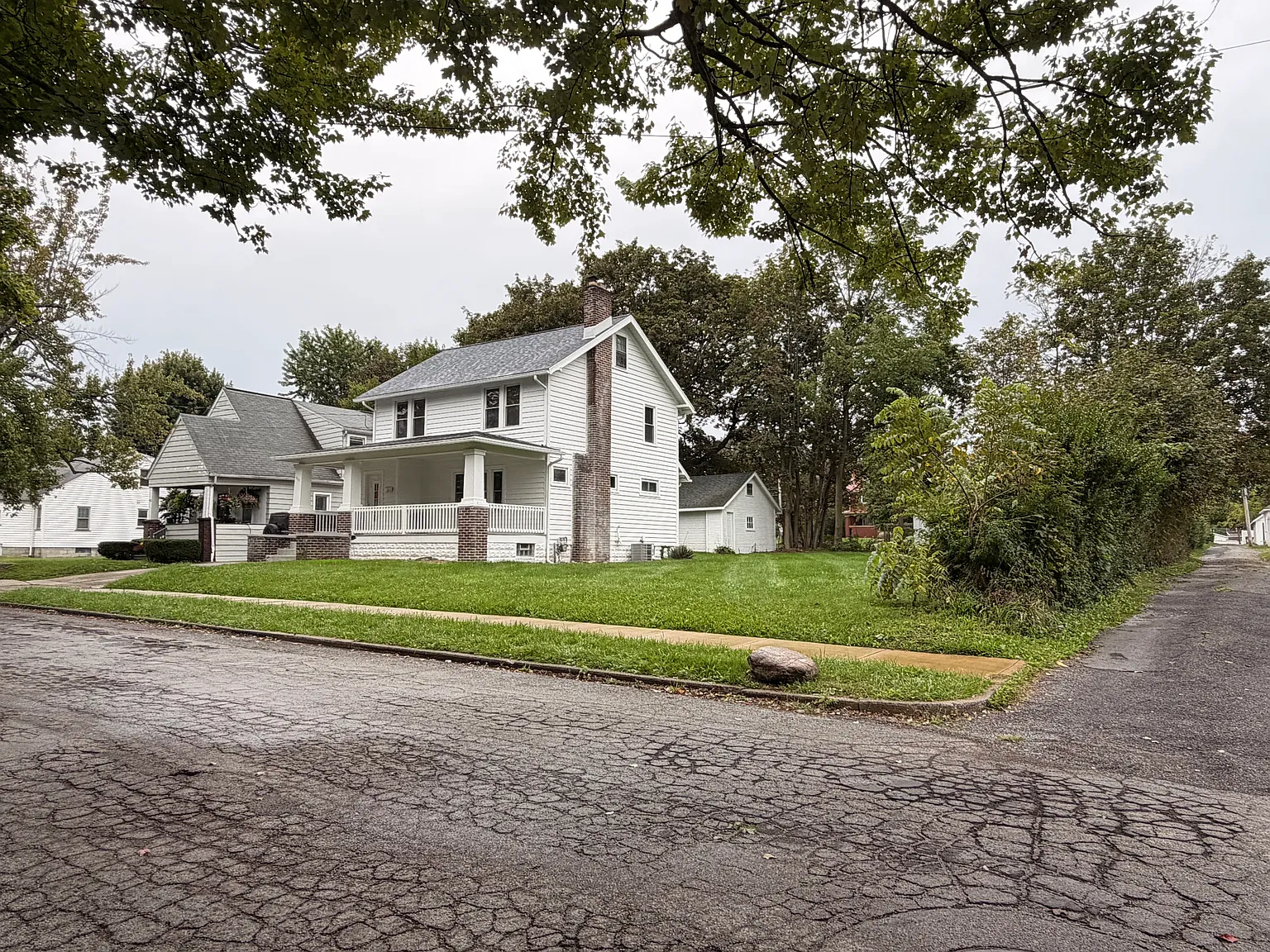 3 bed, $1,050 — Photo 2