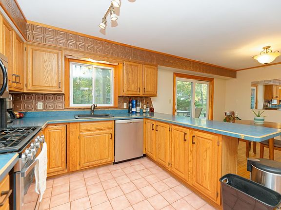 5th image of 126 Willow Ln