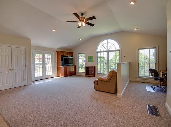 5th image of 3022 Lakewood Dr