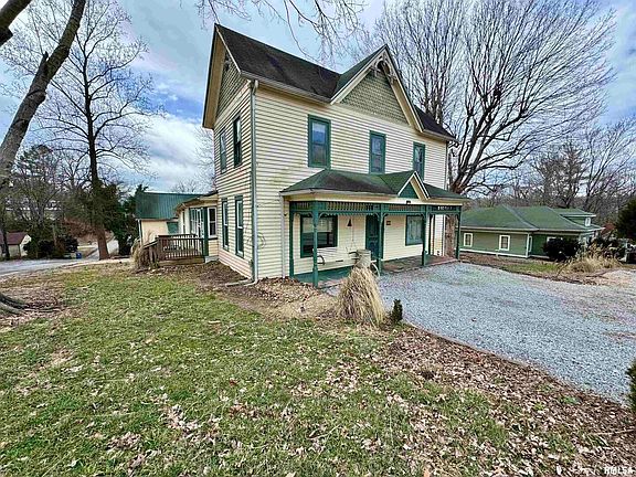 3rd image of 223 Oak St