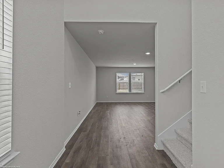 819 Bluegrass Point — Photo 2