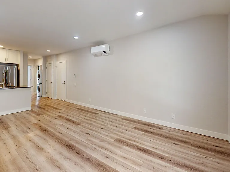 Charter Oaks Apartments — Photo 14