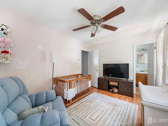 2nd image of 35 Byrnes Ln E