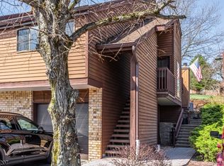 64 Meadowview Dr, Annandale, NJ 08801