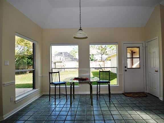 5th image of 1807 Parkview Dr