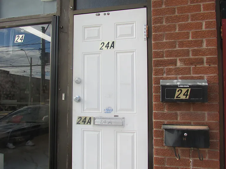 24A Roncesvalles Ave #3 — Photo 2
