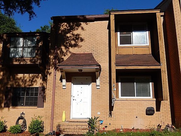2nd image of 1828 Larette Dr
