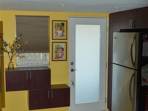 4th image of 1075 NE Miami Gardens Dr APT 405