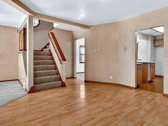 4th image of 623 Miner Ave E