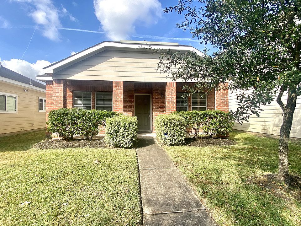 1st image of 1621 Claremont Garden Cir