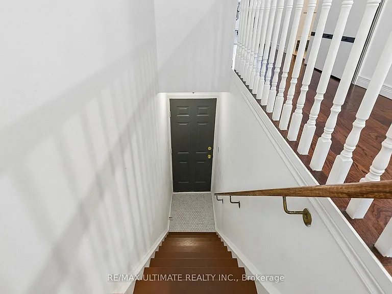 660 Wellington St W #C — Photo 3