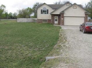 300 E Gordon Bennett Dr, Haysville, KS 67060