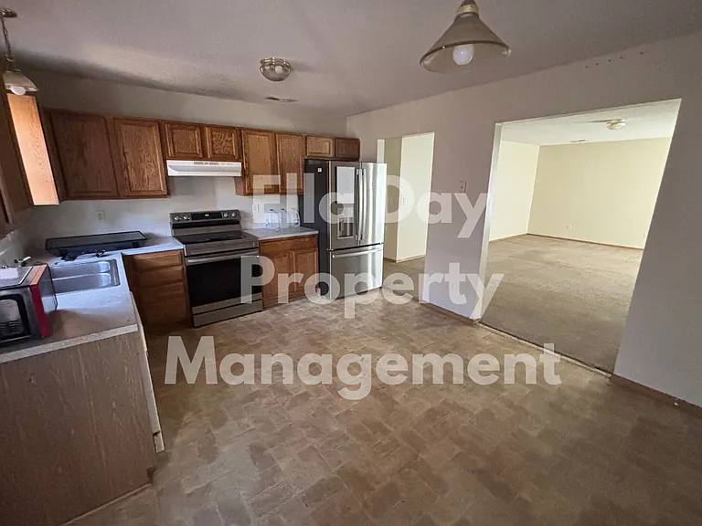 2520 E Conquest St — Photo 3