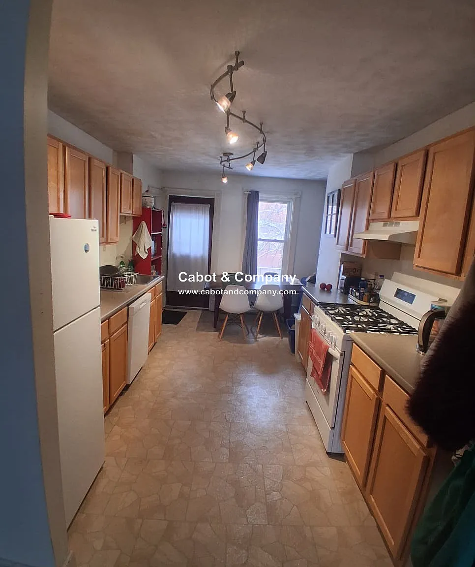 2 bed, 1.0 bath, 750 sqft, $2,850 — Photo 3