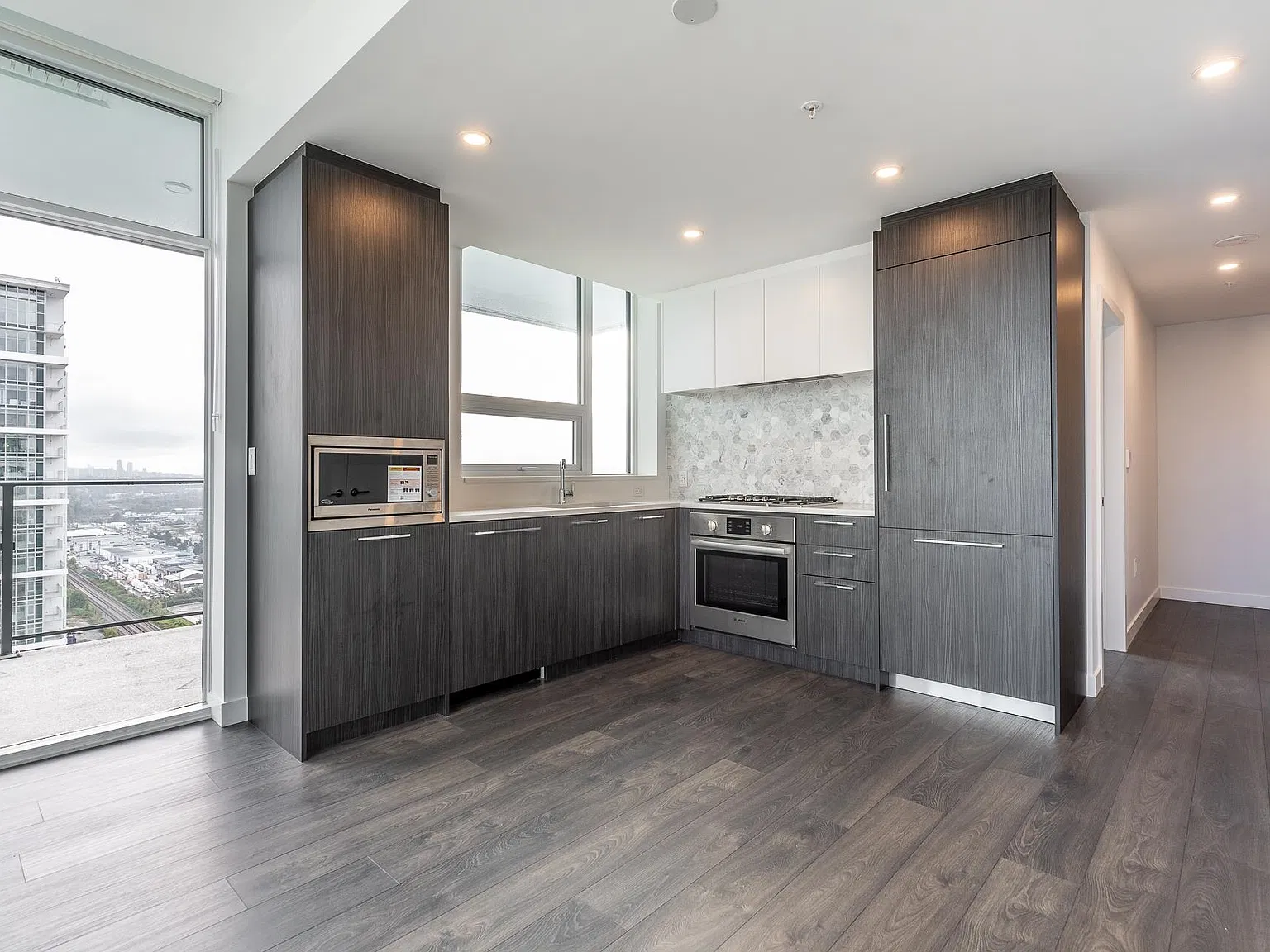 Alpha Ave, Burnaby — Photo 4