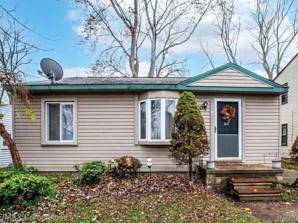 1490 Beatrice St, Westland, MI 48186