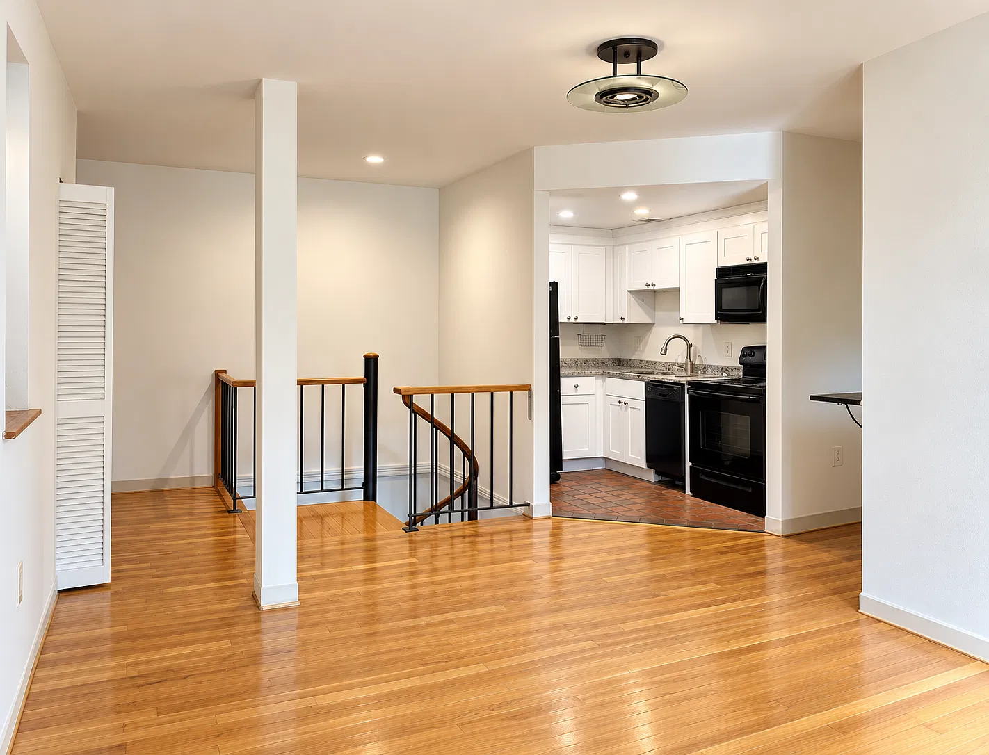90 Gainsborough St — Photo 3