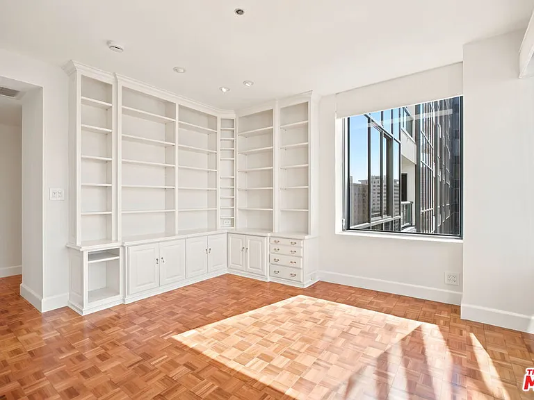 10724 Wilshire Blvd #1104 — Photo 32