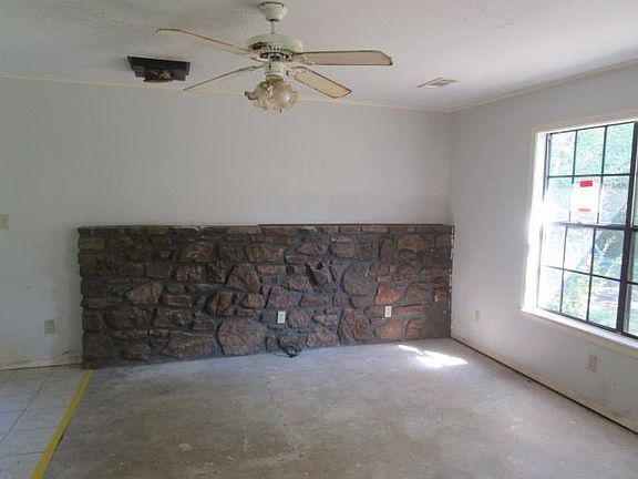 2nd image of 1731 Sharrah Ln