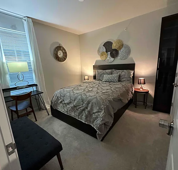1 Room — Photo 2