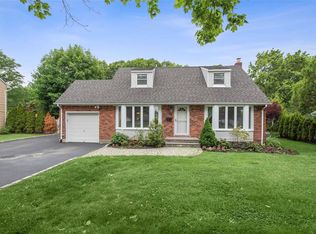 44 Roxbury Dr, Commack, NY 11725