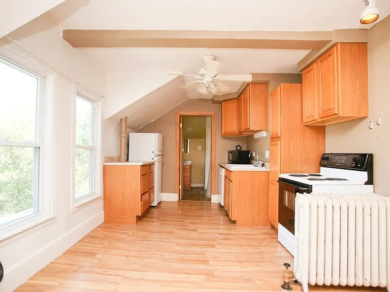 305 S Broadway St #1/2 — Photo 1