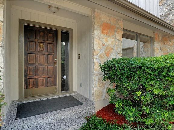 3rd image of 10501 Talleyran Dr