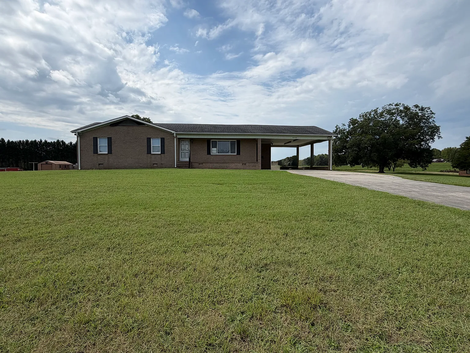 3 bed, 1600 sqft, $1,800 — Photo 1
