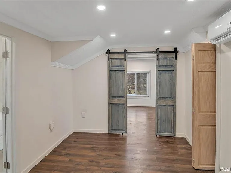 20830 Westview Ave — Photo 10