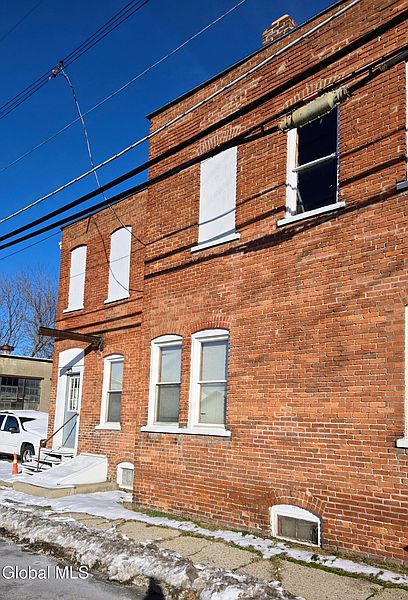 4th image of 61 Elm Street