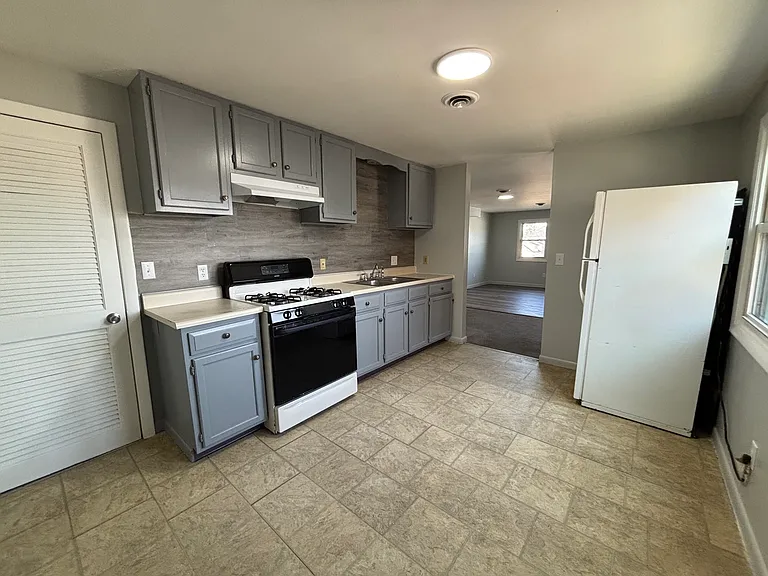 199 Flint St #2R — Photo 2