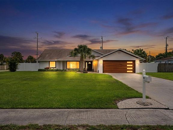 2nd image of 701 SE Dolphin Drive
