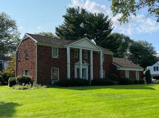 1425 Country Club Dr, Lancaster, PA 17601