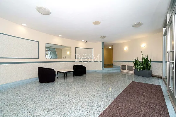 Sold by Brick&Mortar | media 42