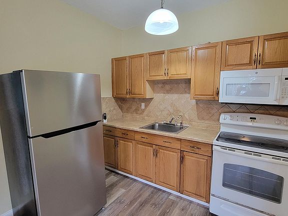 3rd image of 6792 Miramar Pkwy #B
