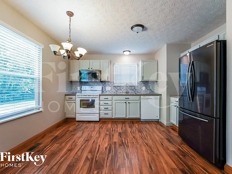 426 Flat River St — Photo 6