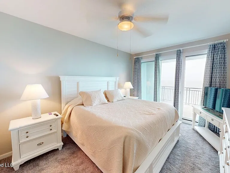 2230 Beach Dr #706 — Photo 15