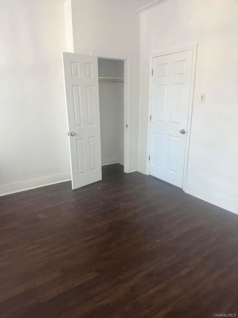 3 bed, 1.0 bath, 3198 sqft, $3,700 — Photo 4