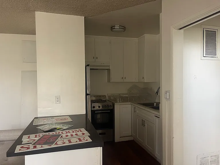 275 Lucas Ave #11 — Photo 5