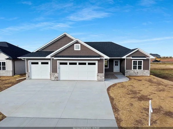 1417 Crossroads Dr, De Pere, WI 54115