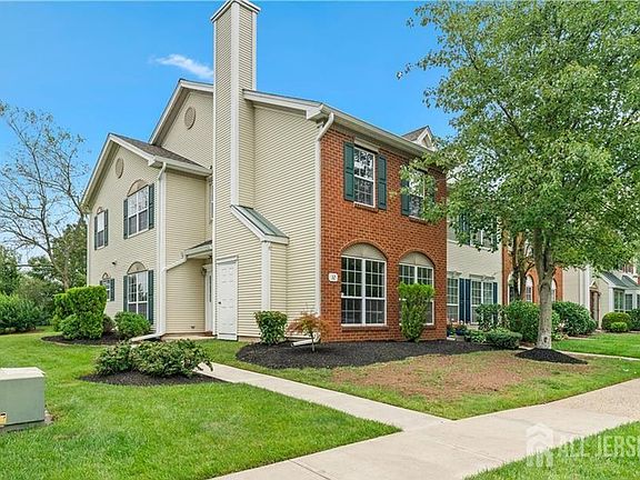 3rd image of 32 Cabot Way