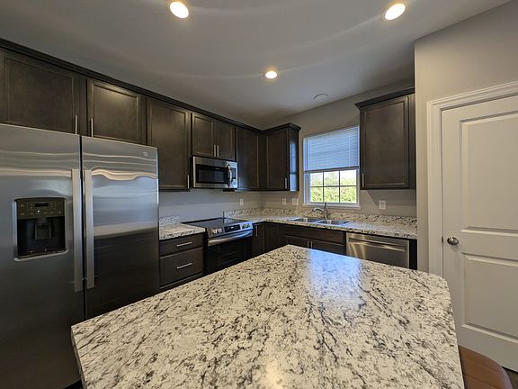 4th image of 800 Avebury Dr