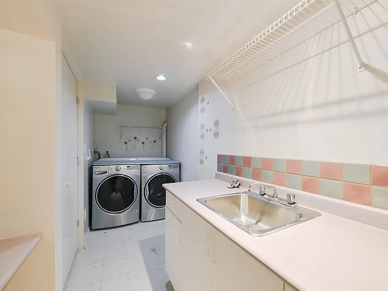 3775 Emerald Dr — Photo 23