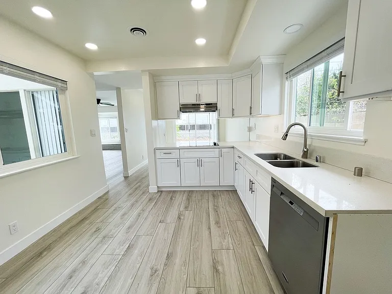 9192 Christine Dr — Photo 22